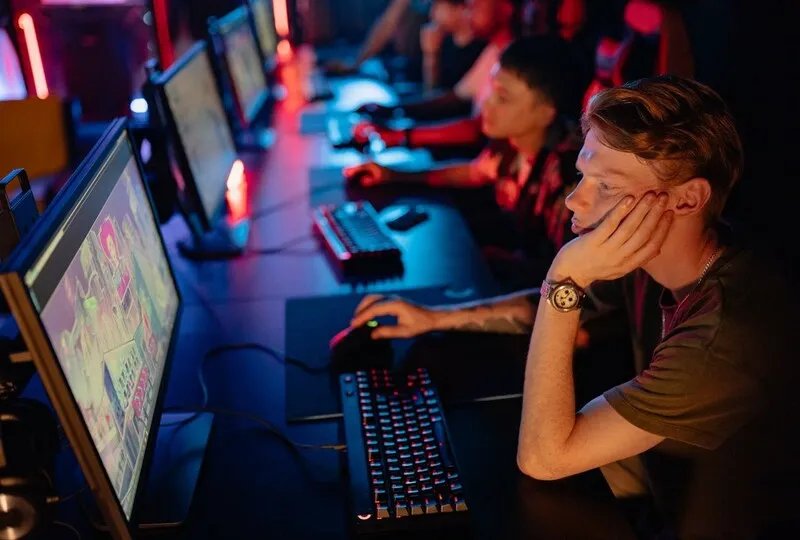 Kenali Ciri Kecanduan Game Online & Solusi Cepatnya