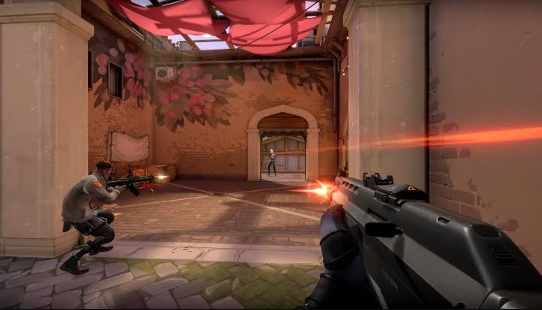 Analisis Visual: Perbandingan low vs high, low memberikan visibilitas musuh lebih jelas. Foto: Riot Games / Getty