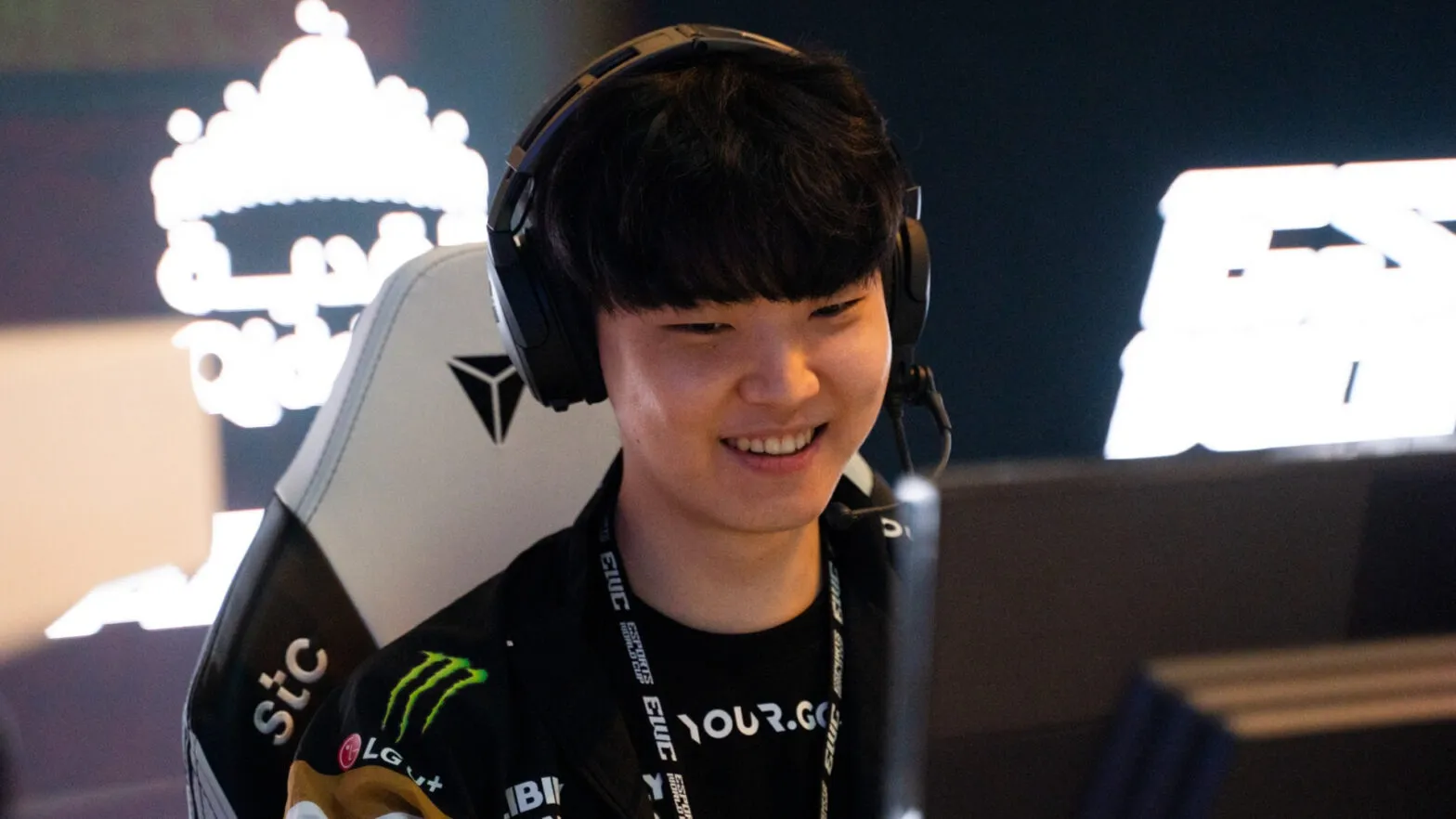 Chovy Dinobatkan Atlet Esports Terbaik TGA 2025: Reaksi Komunitas LoL Indonesia Chovy Dinobatkan Atlet Esports Terbaik TGA 2025: Reaksi Komunitas LoL Indonesia